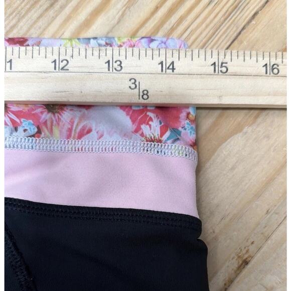 Lululemon Leggings Women's 6 Black Pink Floral Waist Band Cropped Capri Pants - Picture 3 of 5